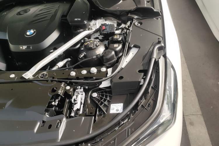 Used BMW 5 Series 2025 530Li Leading Model M Sport Package Engine Bay Left