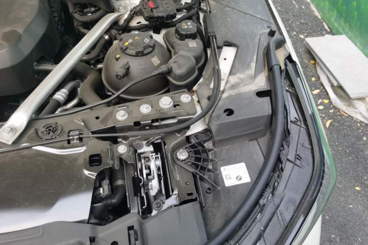 Used BMW 5 Series 2025 530Li Luxury Edition M Sport Package Engine Bay Left