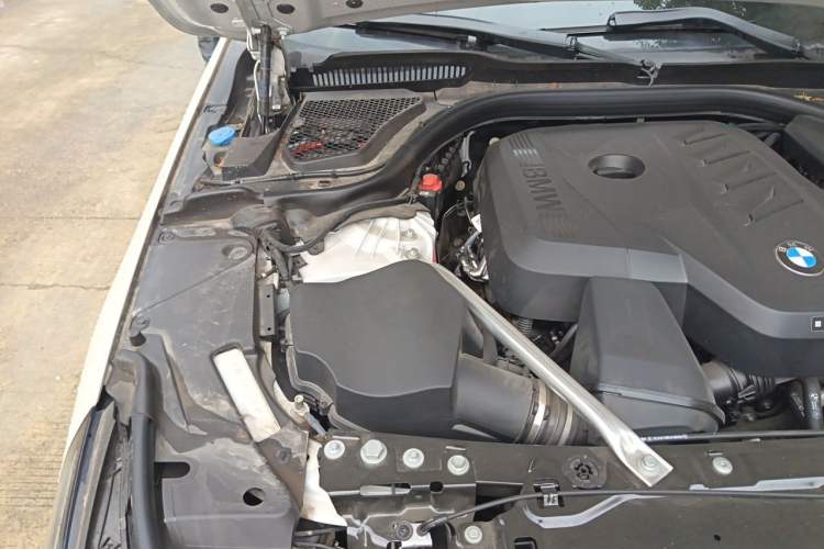 Used BMW 5 Series 2025 525Li M Sport Package Engine Bay Right