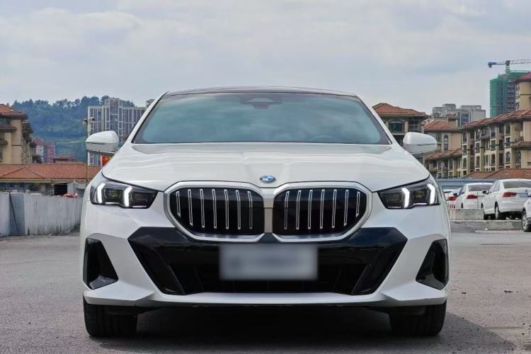 Used BMW 5 Series 2025 530Li Leading Model M Sport Package Exterior 1