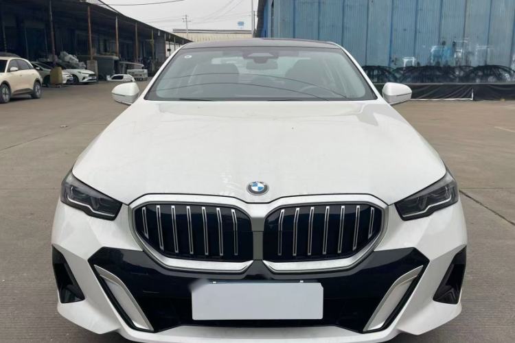 Used BMW 5 Series 2025 530Li Luxury Edition M Sport Package Exterior 1
