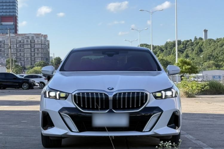 Used BMW 5 Series 2025 530Li Luxury Edition M Sport Package Exterior 1