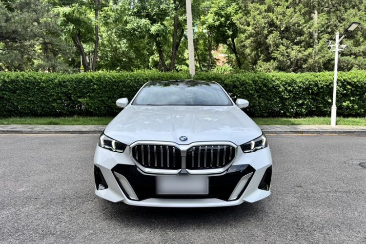 Used BMW 5 Series 2025 530Li Luxury Edition M Sport Package Exterior 1