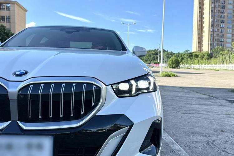 Used BMW 5 Series 2025 530Li Luxury Edition M Sport Package Exterior 10