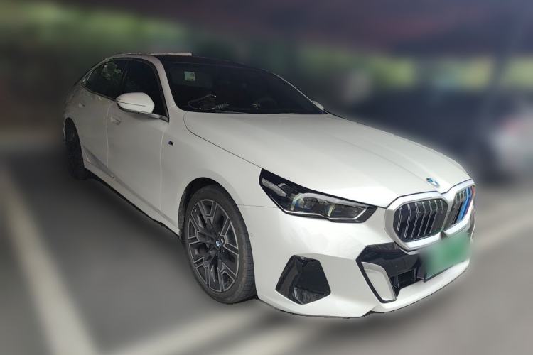 Used BMW 5 Series 2025 530Li Luxury Edition M Sport Package Exterior 2
