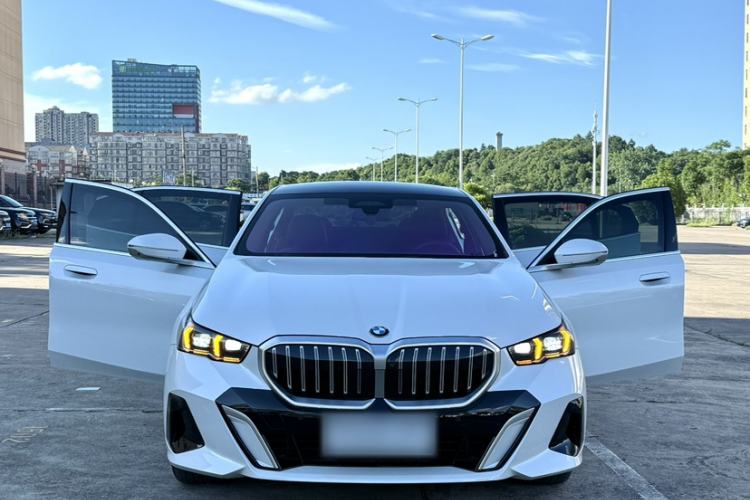 Used BMW 5 Series 2025 530Li Luxury Edition M Sport Package Exterior 2
