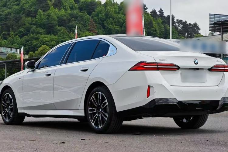 Used BMW 5 Series 2025 530Li Leading Model M Sport Package Exterior 3