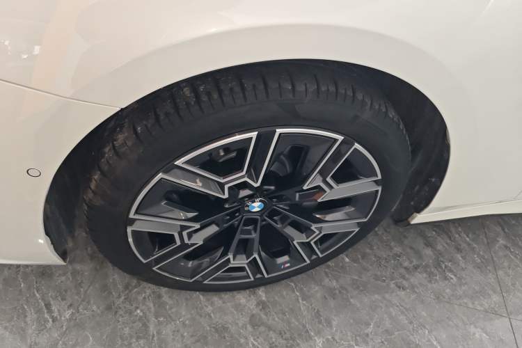 Used BMW 5 Series 2025 530Li Luxury Edition M Sport Package Exterior 4