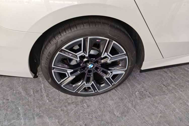 Used BMW 5 Series 2025 530Li Luxury Edition M Sport Package Exterior 5