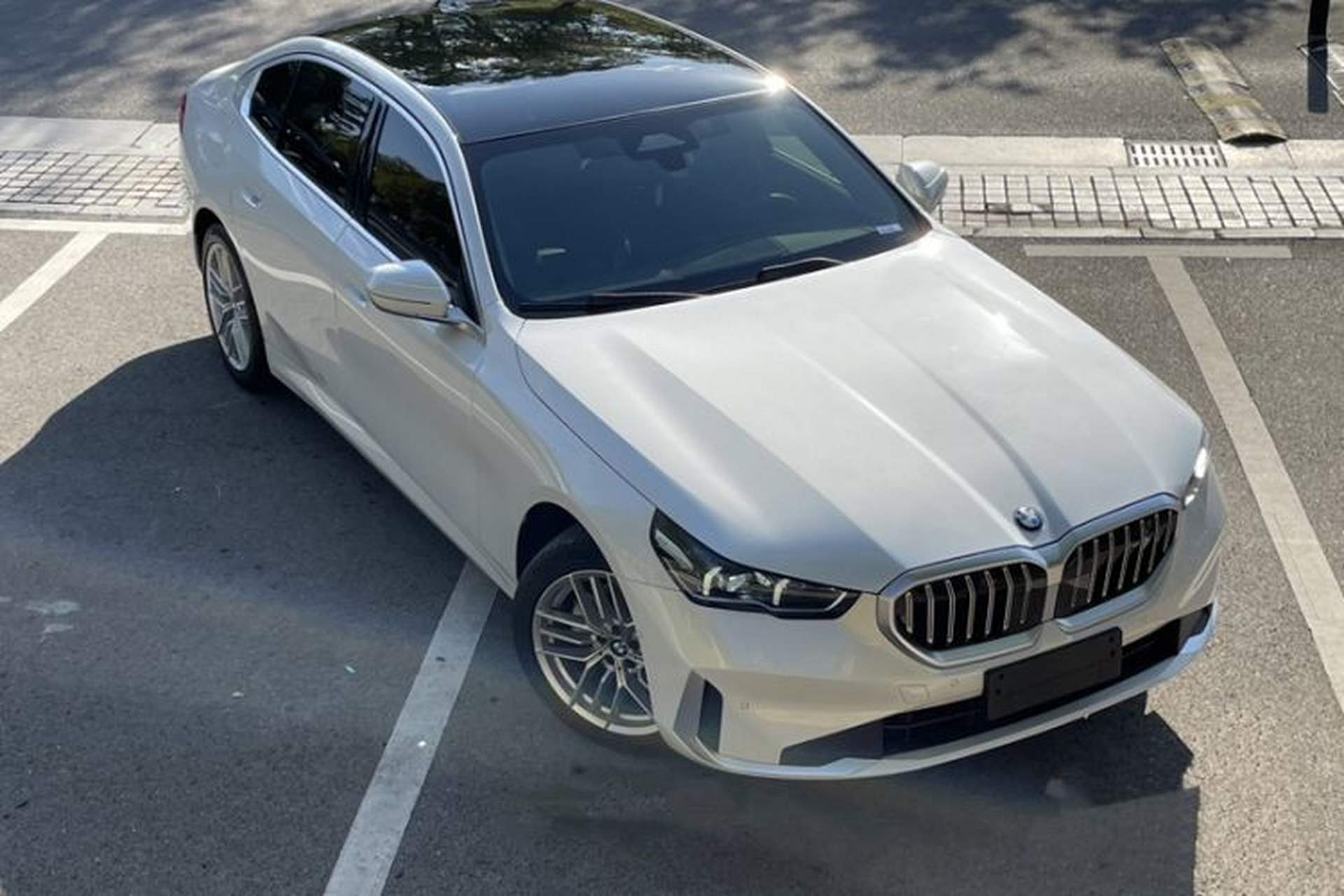 Used BMW 5 Series 2025 525Li Luxury Package Exterior 8