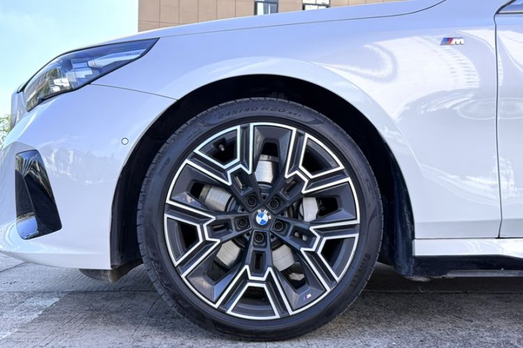 Used BMW 5 Series 2025 530Li Luxury Edition M Sport Package Exterior 9