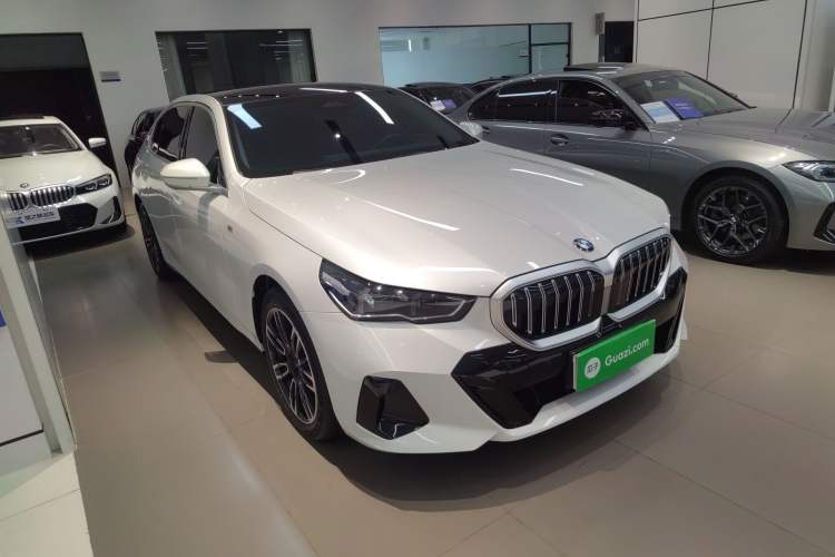 Used BMW 5 Series 2025 530Li Leading Model M Sport Package Front Right 45 Deg