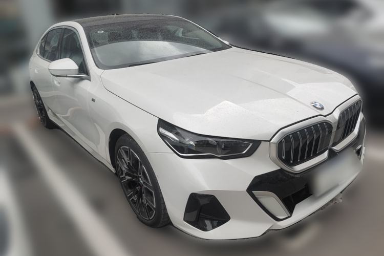 Used BMW 5 Series 2025 530Li Luxury Edition M Sport Package Front Right 45 Deg