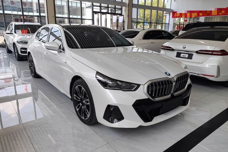 Used BMW 5 Series 2025 525Li M Sport Package Front Right 45 Deg