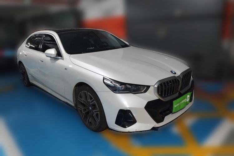 Used BMW 5 Series 2025 530Li Luxury Edition M Sport Package Front Right 45 Deg
