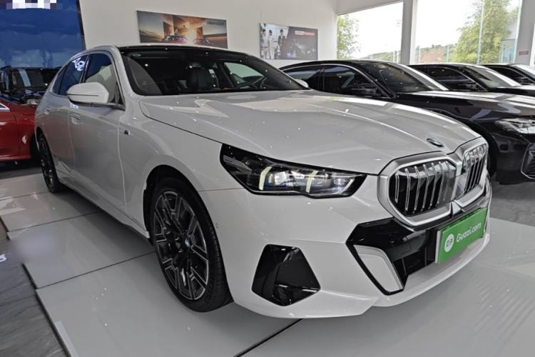 Used BMW 5 Series 2025 530Li Luxury Edition M Sport Package Front Right 45 Deg
