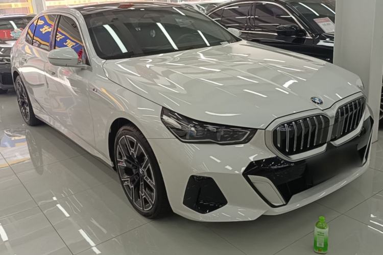 Used BMW 5 Series 2025 530Li Luxury Edition M Sport Package Front Right 45 Deg