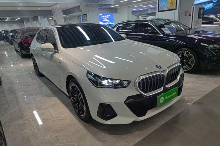 Used BMW 5 Series 2025 530Li Leading Model M Sport Package Front Right 45 Deg