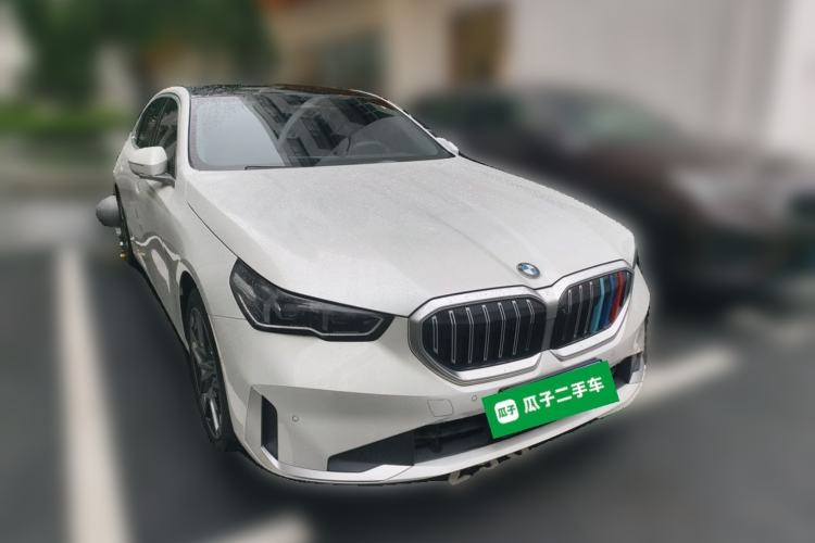 Used BMW 5 Series 2025 530Li Leading Edition Luxury Package Front Right 45 Deg
