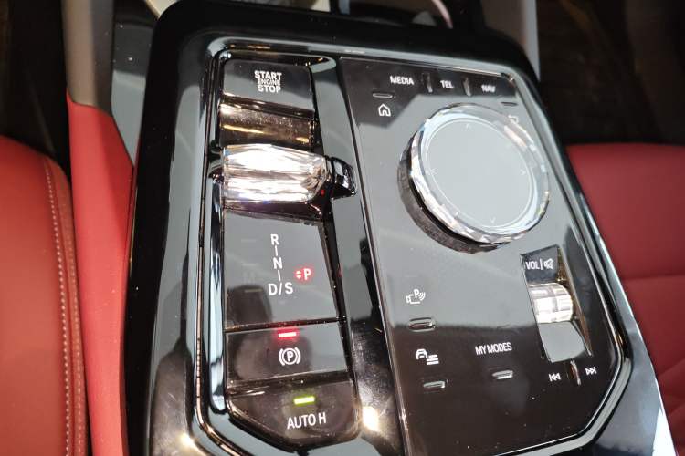 Used BMW 5 Series 2025 530Li Luxury Edition M Sport Package Gear Lever