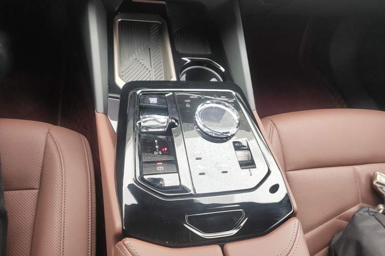 Used BMW 5 Series 2025 530Li Luxury Edition M Sport Package Gear Lever