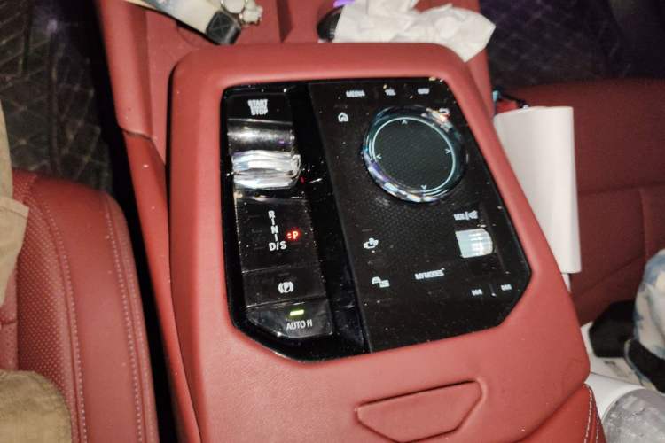 Used BMW 5 Series 2025 530Li Luxury Edition M Sport Package Gear Lever