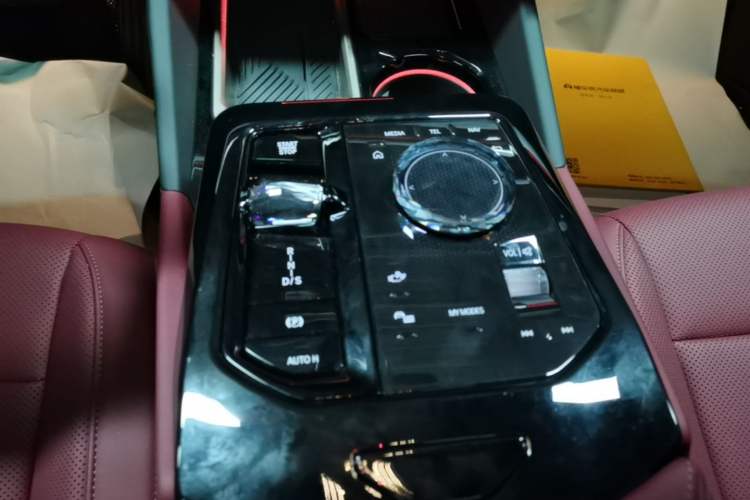 Used BMW 5 Series 2025 530Li Luxury Edition M Sport Package Gear Lever