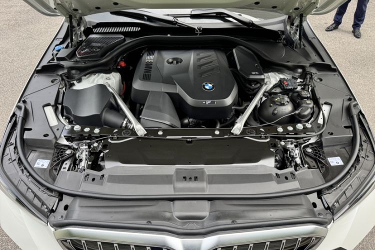 Used BMW 5 Series 2025 530Li Luxury Edition M Sport Package Interior 10