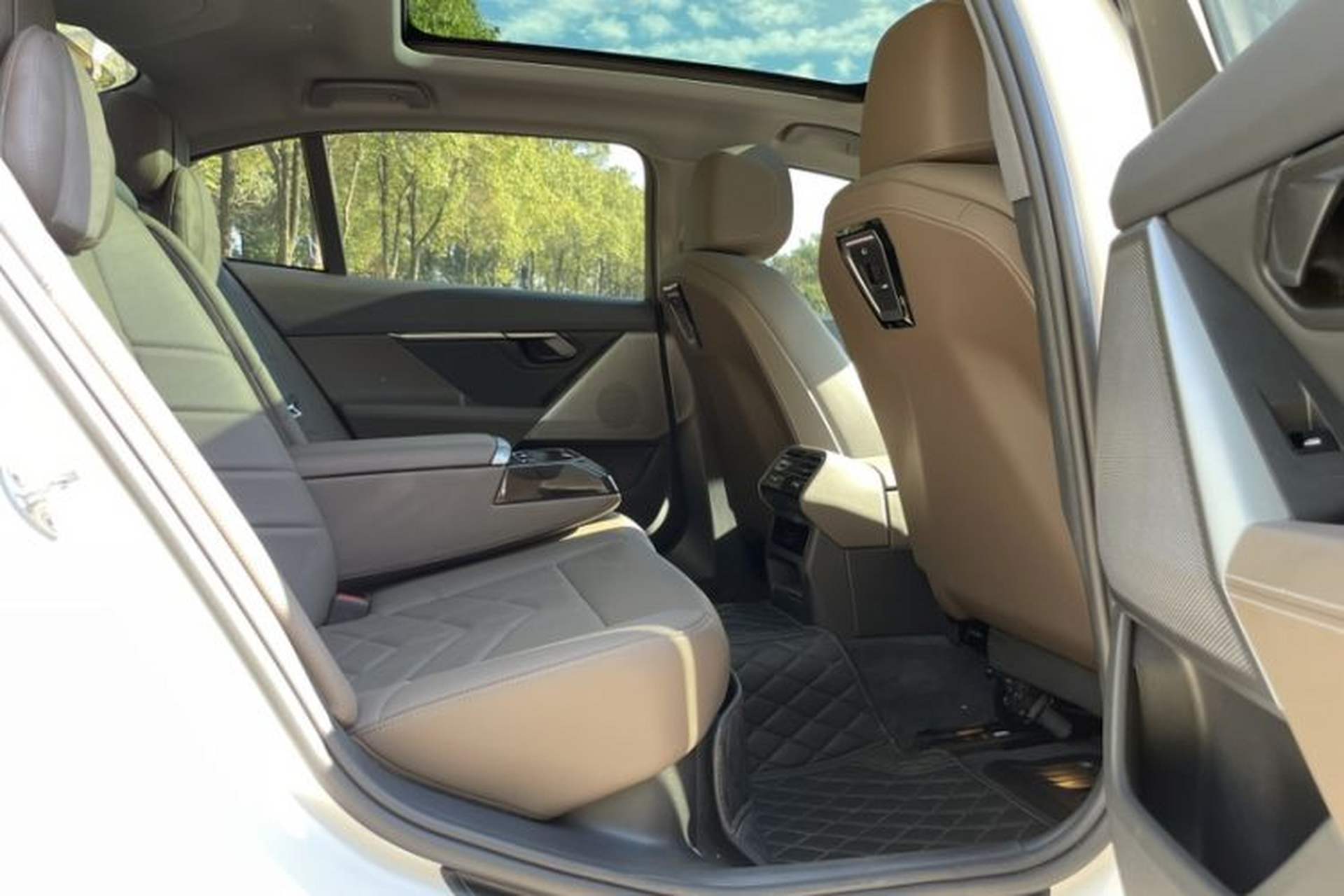 Used BMW 5 Series 2025 525Li Luxury Package Interior 11