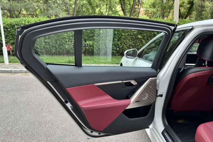 Used BMW 5 Series 2025 530Li Luxury Edition M Sport Package Interior 13