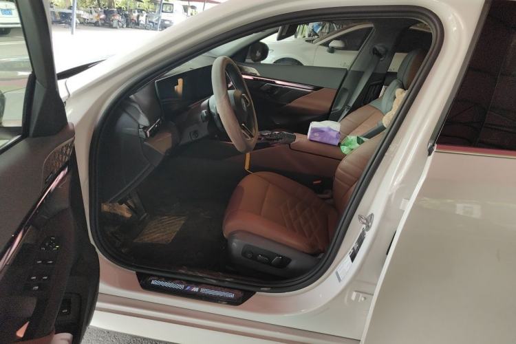 Used BMW 5 Series 2025 530Li Luxury Edition M Sport Package Interior 3