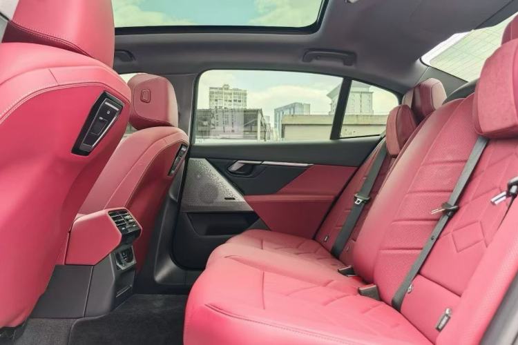 Used BMW 5 Series 2025 530Li Leading Model M Sport Package Interior 3