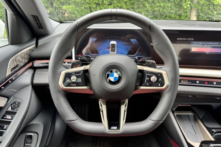 Used BMW 5 Series 2025 530Li Luxury Edition M Sport Package Interior 4
