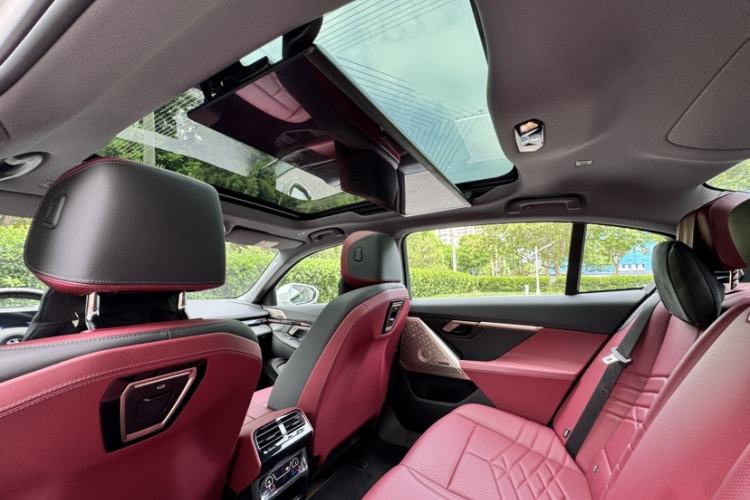 Used BMW 5 Series 2025 530Li Luxury Edition M Sport Package Interior 7