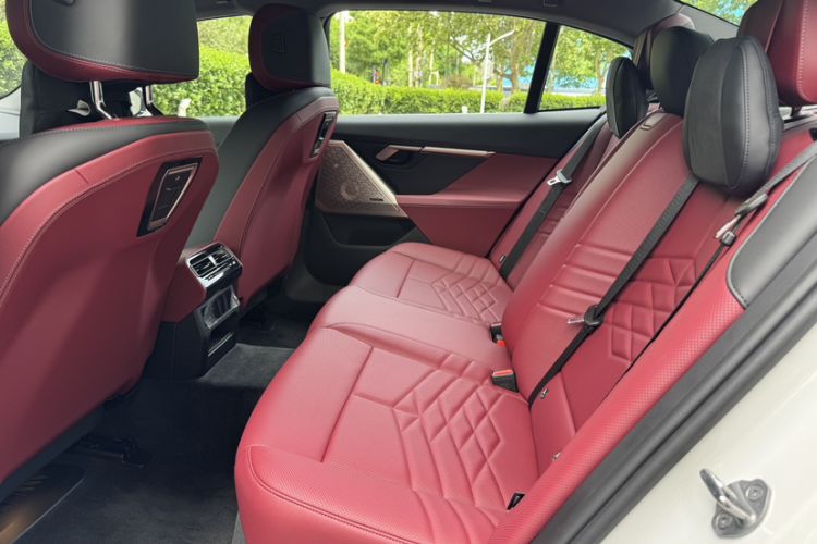 Used BMW 5 Series 2025 530Li Luxury Edition M Sport Package Interior 8