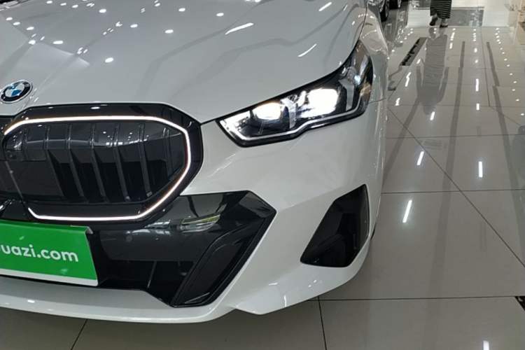 Used BMW 5 Series 2025 530Li Luxury Edition M Sport Package Left Front Headlight