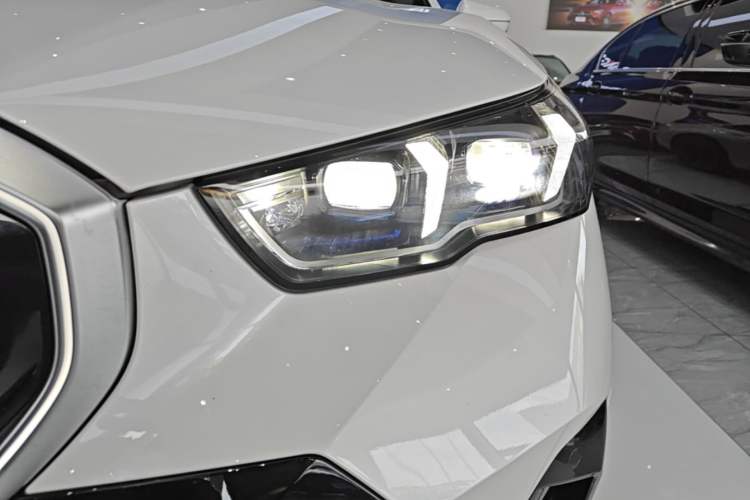 Used BMW 5 Series 2025 530Li Luxury Edition M Sport Package Left Front Headlight
