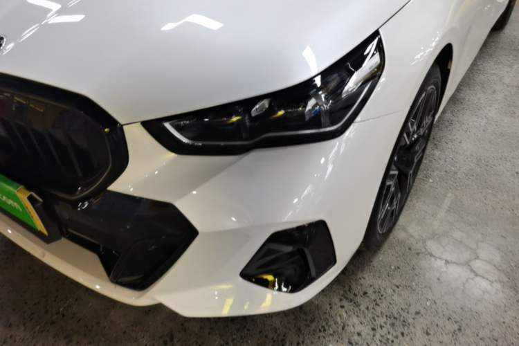 Used BMW 5 Series 2025 530Li Luxury Edition M Sport Package Left Front Headlight