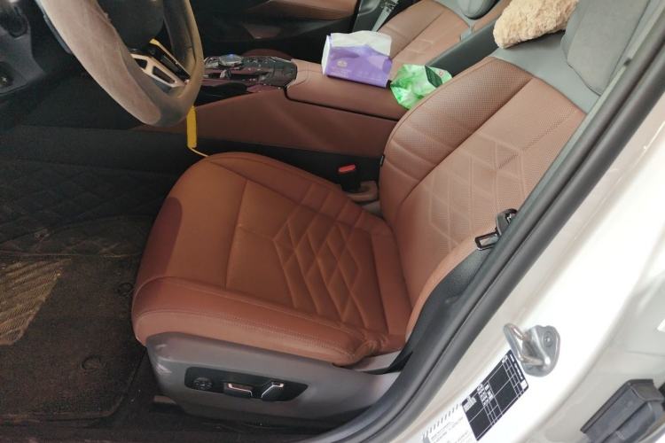Used BMW 5 Series 2025 530Li Luxury Edition M Sport Package Left Front Seat