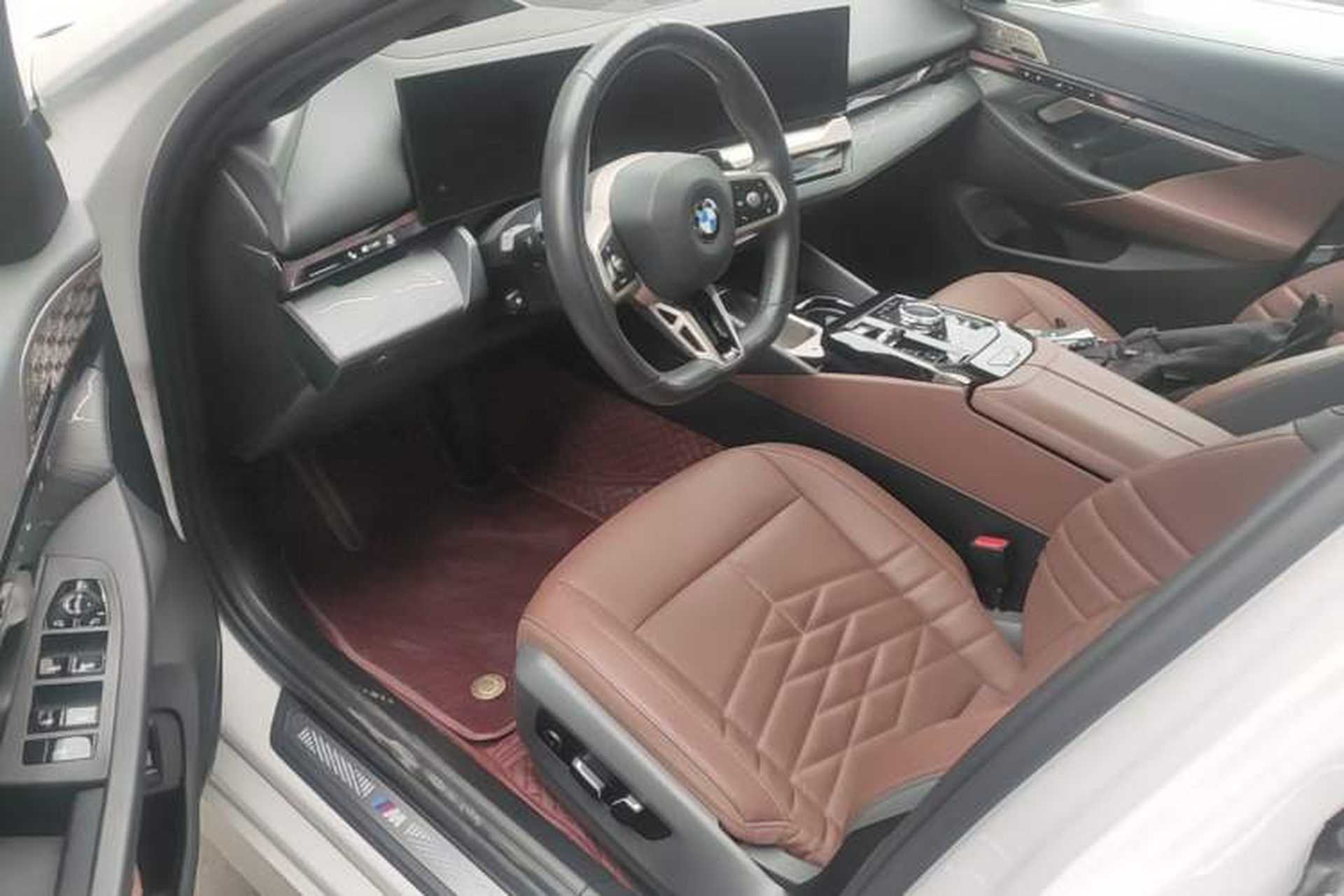 Used BMW 5 Series 2025 530Li Luxury Edition M Sport Package Left Front Seat