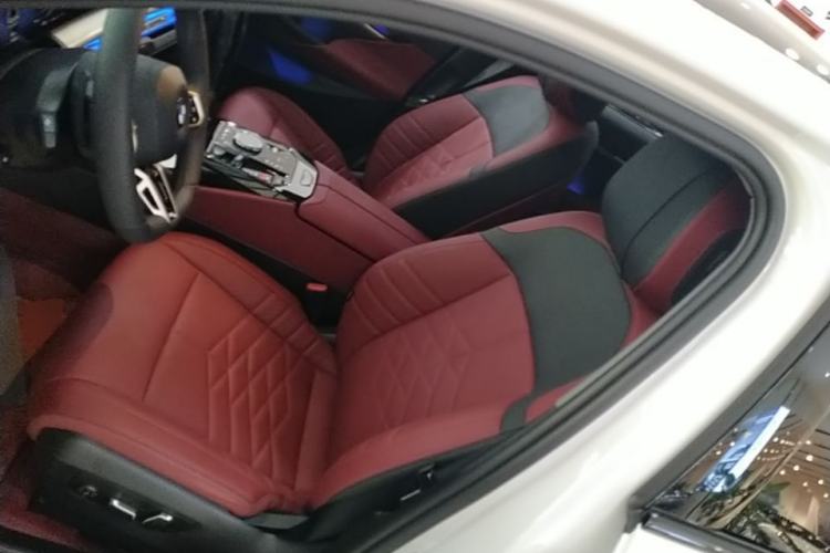 Used BMW 5 Series 2025 530Li Luxury Edition M Sport Package Left Front Seat