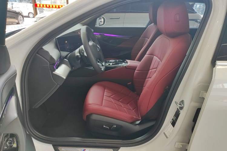 Used BMW 5 Series 2025 525Li M Sport Package Left Front Seat