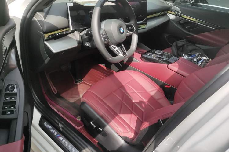 Used BMW 5 Series 2025 530Li Leading Model M Sport Package Left Front Seat