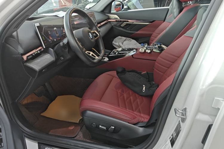 Used BMW 5 Series 2025 530Li Luxury Edition M Sport Package Left Front Seat