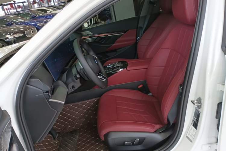 Used BMW 5 Series 2025 530Li Leading Model M Sport Package Left Front Seat