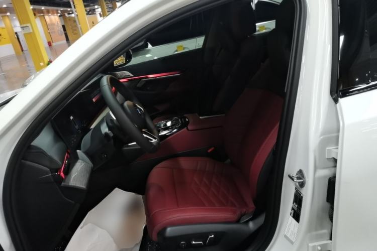 Used BMW 5 Series 2025 530Li Luxury Edition M Sport Package Left Front Seat