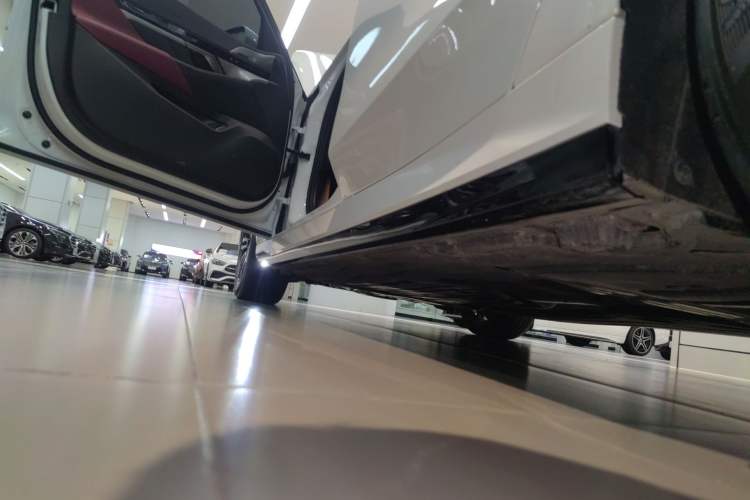 Used BMW 5 Series 2025 530Li Leading Model M Sport Package Left Side Sill