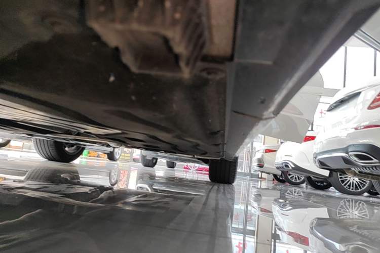 Used BMW 5 Series 2025 525Li M Sport Package Left Side Sill