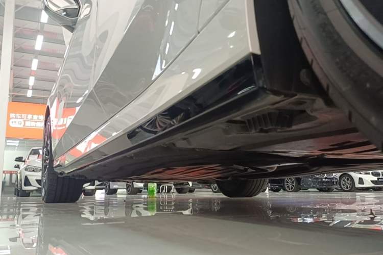 Used BMW 5 Series 2025 530Li Luxury Edition M Sport Package Left Side Sill