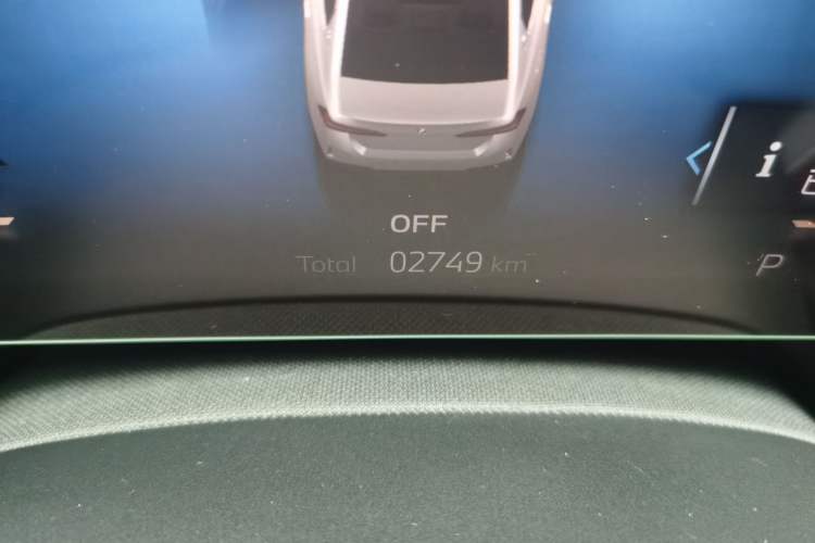Used BMW 5 Series 2025 530Li Leading Model M Sport Package Odometer Close Up